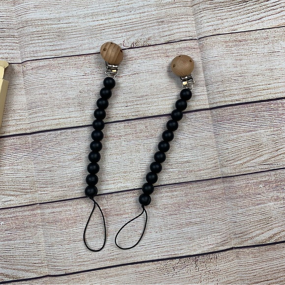 Lot of Two Silicone Beaded Pacifier/teether Holder Clips Black & Wood - Picture 6 of 8